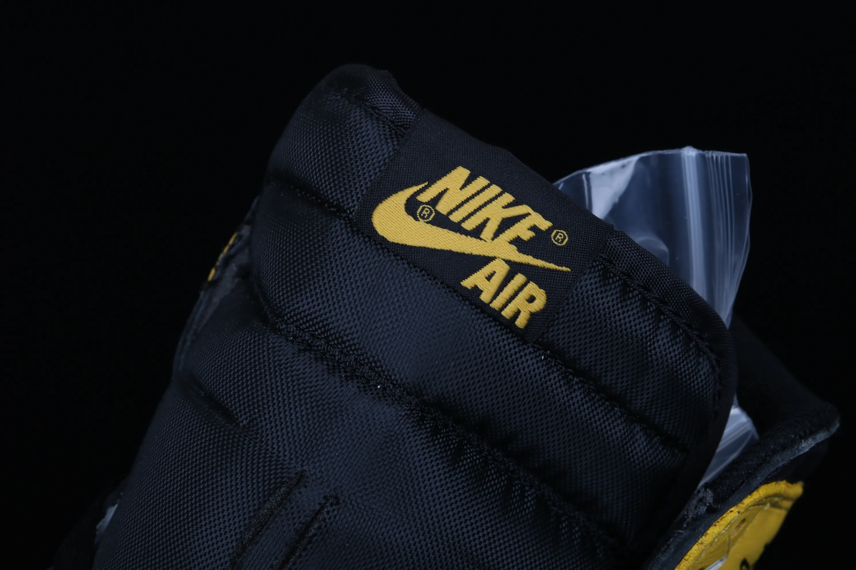 All categories Air Jordan Jordan series basketball shoes Air Jordan 1 High Air Jordan 1 Yellow Toe AJ1 OG black and yellow toe high-top basketball shoes AR1020-700